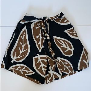 Who What Where LINEN Mid Rise Shorts